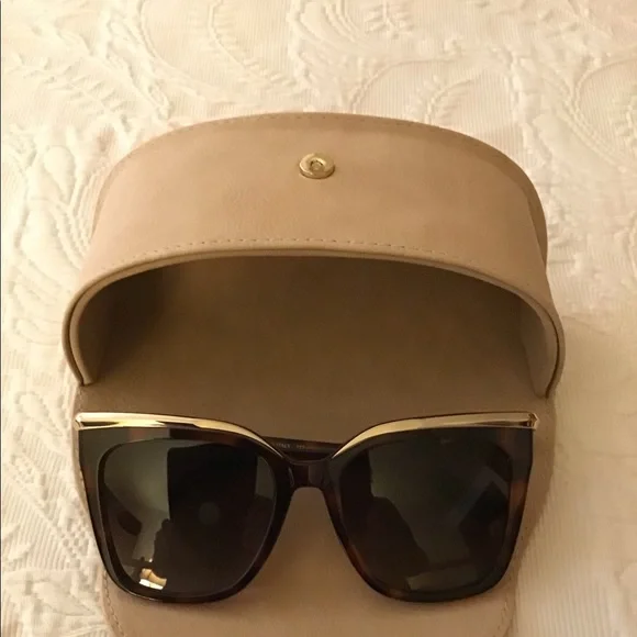 Beautiful new lady’s Sunglasses w/gold leaf trim! - Picture 2 of 10